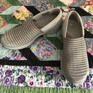 Beige BZEES Glee Slip On, 8.5 stretchy comfort, washable, like new
